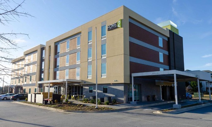 Church Street Hotel | Convenient Home2 Suites Atlanta with Pool and Pet Options