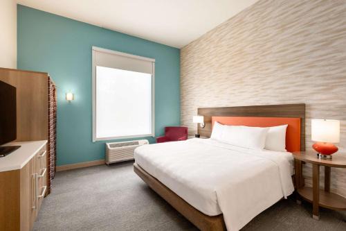 Normal Hotel | Inviting Home2 Suites by Hilton in Bloomington Normal