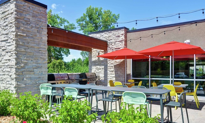 Dayton Hotel | Cozy Home2 Suites by Hilton Dayton Vandalia with Pool