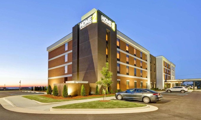 Decatur Hotel | Relax at Home2 Suites by Hilton Decatur Ingalls Harbor
