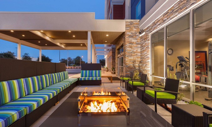 Florence Hotel | Comfortable Home2 Suites with Pool & Family-Friendly Amenities