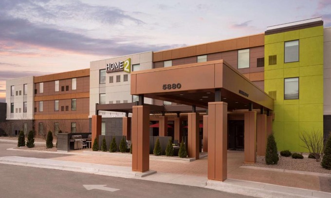 Milwaukee Hotel | Pet-Friendly Home2 Suites by Hilton Milwaukee Airport