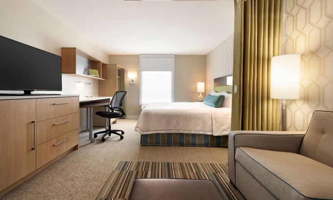 Waukesha Hotel | Relax at Home2 Suites by Hilton Milwaukee Brookfield