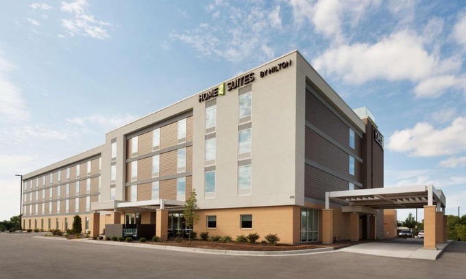 Waukesha Hotel | Pet-Friendly Home2 Suites by Hilton Milwaukee Brookfield