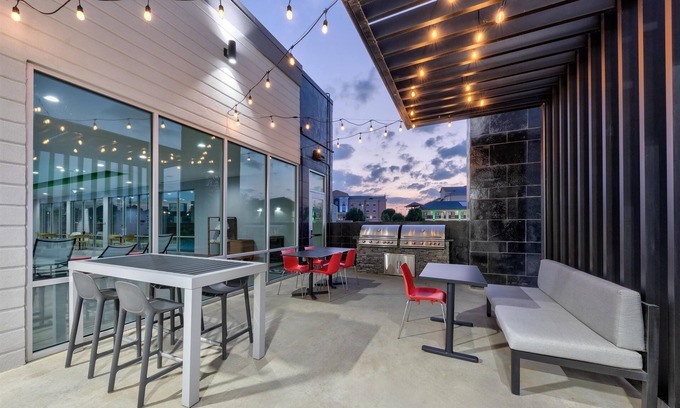 Paris Hotel | Explore Home2 Suites by Hilton Paris: Pool & Breakfast Awaits