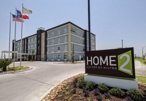 Portland Hotel | Pet-Friendly Home2 Suites by Hilton Portland with Pool Access