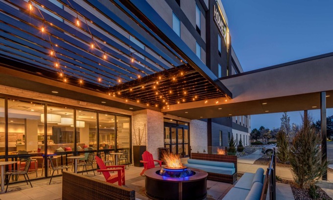 Reno/Tahoe Airport Hotel | Inviting Home2 Suites by Hilton Reno with Pool & Breakfast