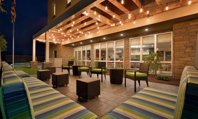 Roanoke Hotel | Modern Home2 Suites by Hilton Roanoke: Pool & Breakfast Included