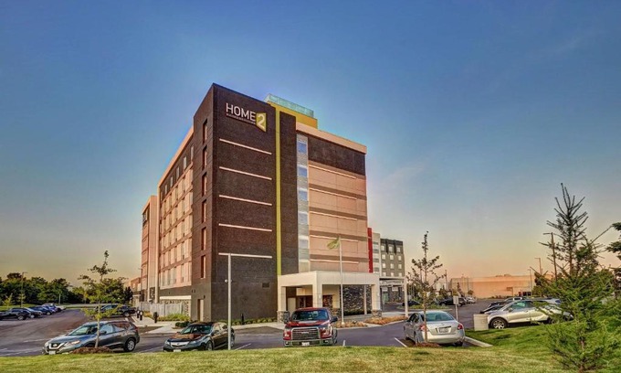 Steeles Industrial Hotel | Pet-Friendly Home2 Suites in Toronto/Brampton - 8.5 Rating