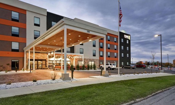 Carbondale Hotel | Discover Home2 Suites by Hilton Carbondale - Pet Friendly & Pool