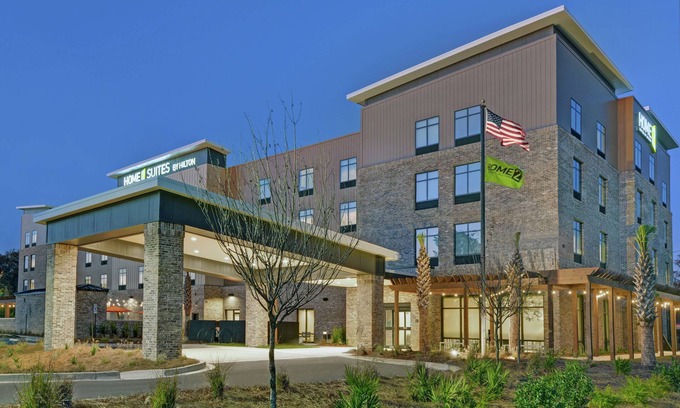 Charleston Hotel | Welcoming Home2 Suites by Hilton on Charleston's Daniel Island
