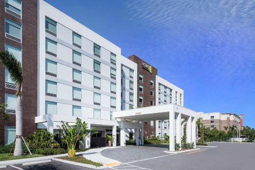Dania Beach Hotel | Convenient Home2 Suites by Hilton near Ft. Lauderdale Port