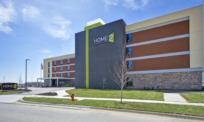 Waldron Hotel | Discover Home2 Suites by Hilton KCI Airport with Pool & Pets