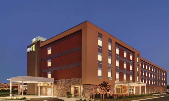 Lancaster Hotel | Welcoming Home2 Suites by Hilton Lancaster with Pool & Spa