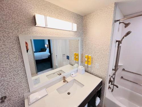 Southeast Pensacola Hotel | Explore Home2 Suites by Hilton Pensacola Near Medical Center
