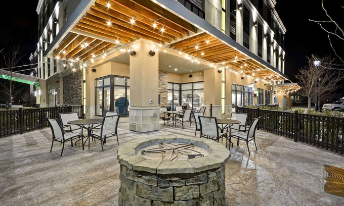 Perrysburg Hotel | Discover Home2 Suites by Hilton Perrysburg with Pool & Breakfast
