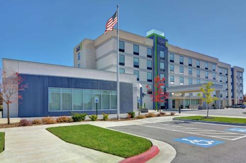 Springdale Hotel | Pet-Friendly Home2 Suites By Hilton Springdale with Pool
