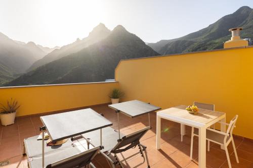 Punta del Hidalgo Apartment | Oceanfront Home2Book Duplex with Amazing Views