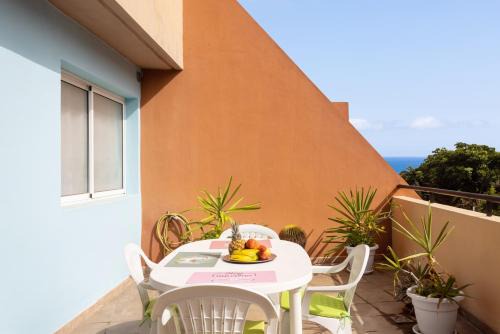 Radazul Apartment | Oceanfront Home2Book Jolly Home Radazul with Terrace & Wifi
