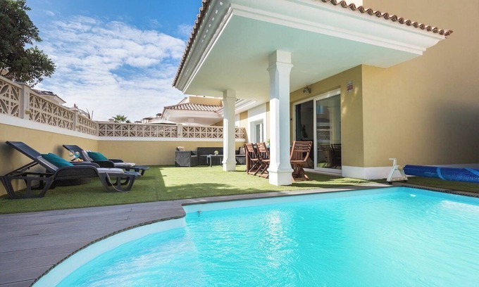 Geafond Villa | Villa Fiona: Private Pool, Wifi & Family-Friendly Comfort