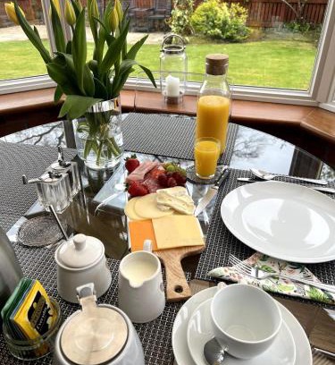 East Kilbride House | Top-Rated Home2Home Meadow Close for Your Ideal Getaway