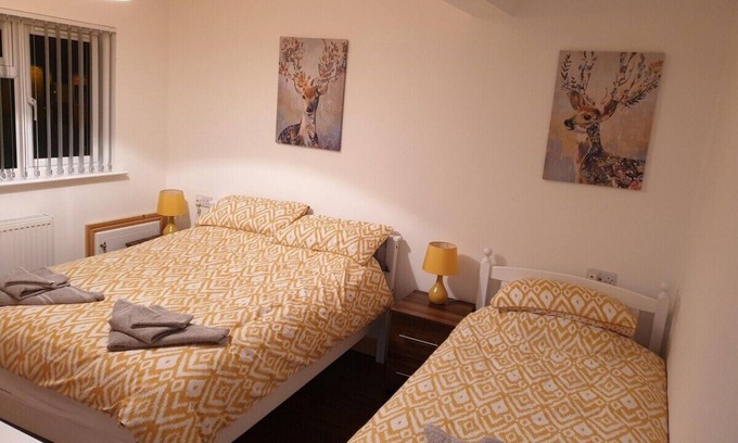 Harehills House | Family-Friendly Stay at Homebird Property - Conway House