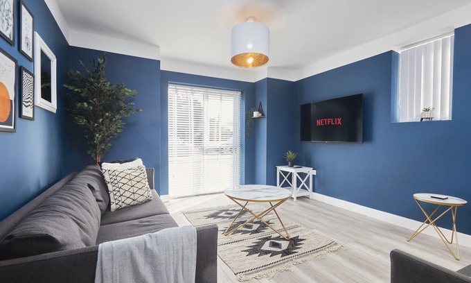 Chapeltown House | Family-Friendly Getaway at Homebird Property - The Willows