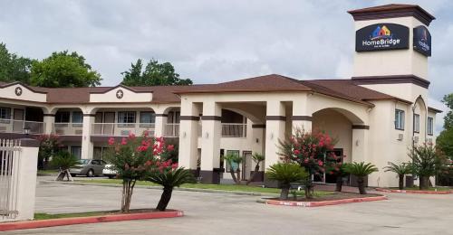 Oaks Historic District Hotel | Comfortable Stay at HomeBridge Inn and Suites with Pool