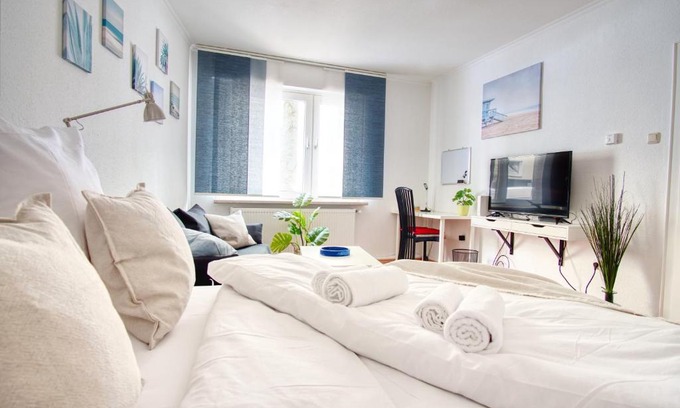 Frohnhausen Apartment | Homefy Sleep & Relax Apartment: Top Location with Free Parking