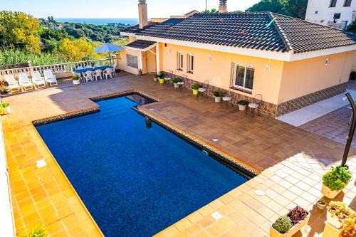 Sant Cebria de Vallalta Apartment | Pet-Friendly Retreat with Pool at HomeHolidaysRentals Aube