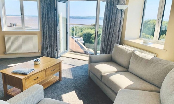 Weston-super-Mare Apartment | Inviting 2 Bedroom Apartment with Oceanfront Views