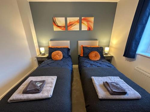 Bletchley House | Cozy 3-Bed Retreat with Convenient Parking for Families