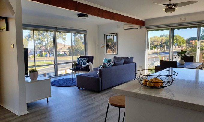 Bell Post Hill House | Comfortable Homely Getaways in Bell Post Hill - Pet Friendly