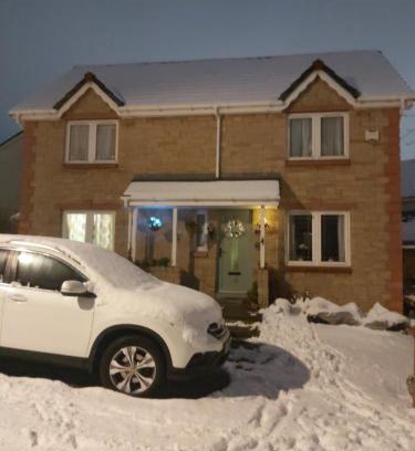 Duloch Bed & Breakfast | Eco-Friendly Homely Haven in Dunfermline with Hot Tub