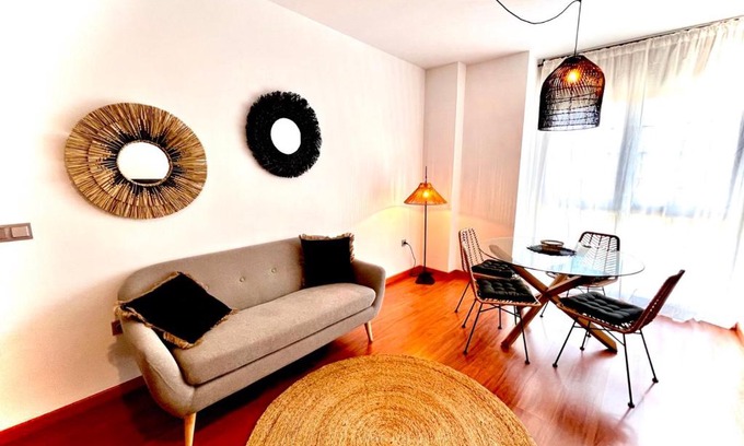 La Goleta Apartment | Inviting Málaga AV Rosaleda in Historic City Center