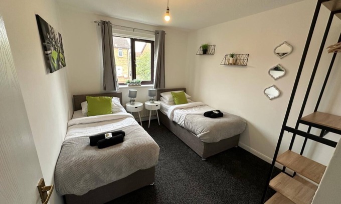 Milton Keynes House | Homely Milton Keynes Stay!