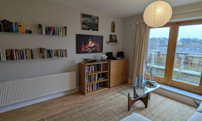 Chapelizod Apartment | Homely & Spacious 2BD Close to Phoenix Park & City