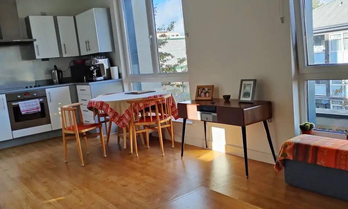 Bethnal Green Apartment | Cozy 3-Bedroom Duplex Near Victoria Park & Regent's Canal