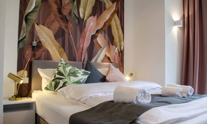 Sendlinger Feld Apartment | Homely Stay Studio8 - Guest Rated 10/10 with Family Amenities