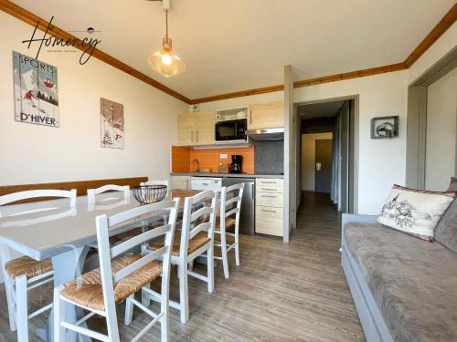 Bergers Apartment | Homency - Résidence aux Bergers B103 with Pool & Breakfast