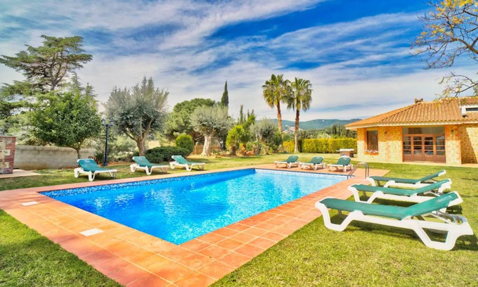 Sant Andreu de Llavaneres Villa | Homerez - Amazing villa 1 km away from the beach for 16 ppl. with swimming-pool