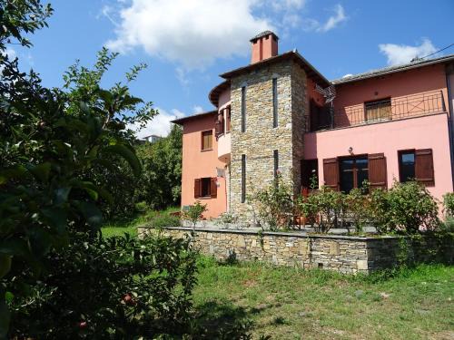 Makrirrakhi Villa | Explore Homer's Guesthouse: Family-Friendly with Hot Tub