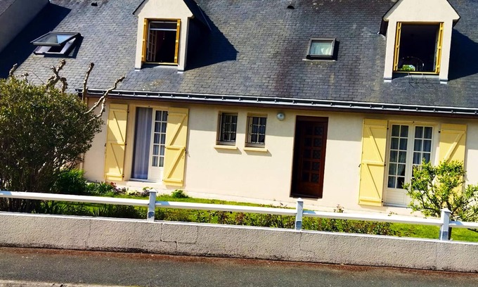 Saint-Barthelemy-d'Anjou Apartment | Homerez - Nice studio for 2 ppl. at Saint-Barthélemy-d'Anjou