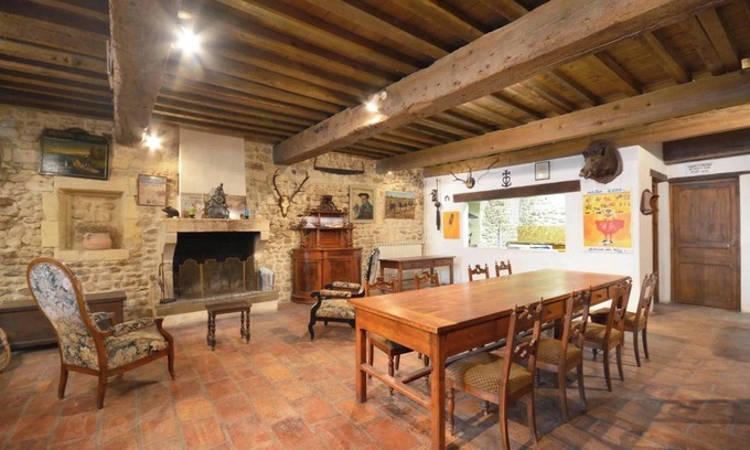 Arles House | Charming Retreat with Pool in Saintes-Maries-de-la-Mer