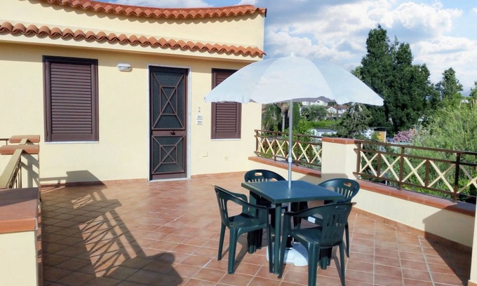 Laura Apartment | Cozy Oceanfront Apartment with Terrace in Capaccio