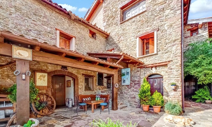Denuy Apartment | Explore Ardanué: Pet-Friendly Apartment with Spa Amenities