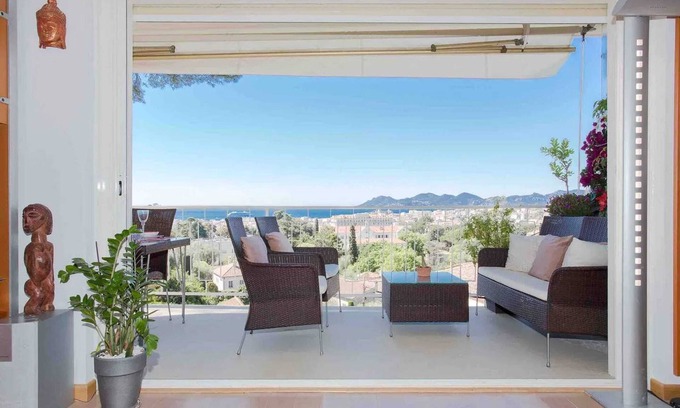 Cannes Apartment | Exceptional Cannes Apartment with Ocean View & Terrace