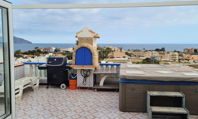 Puerto de Mazarron Apartment | Beautiful Beachside Apartment with Shared Pool for 6 Guests