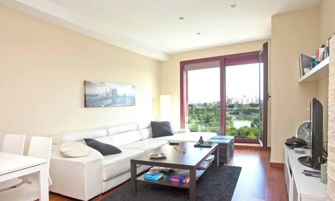 Mislata Apartment | Stylish Apartment in Mislata with Spa and Family Amenities