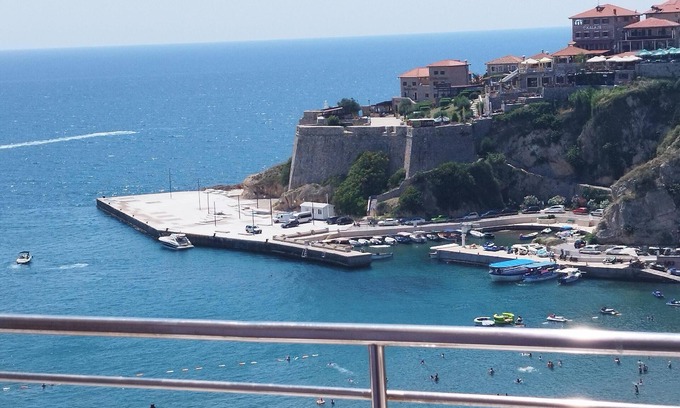 Rana Apartment | Modern Ulcinj Apartment with Ocean View & Pool Access